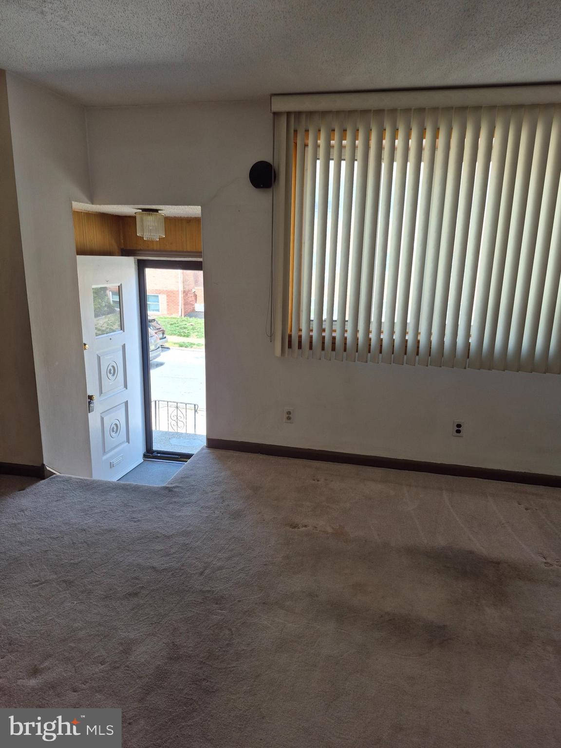 240 Rock Street Philadelphia, PA 19128 - Photo 3 of 27 Living room