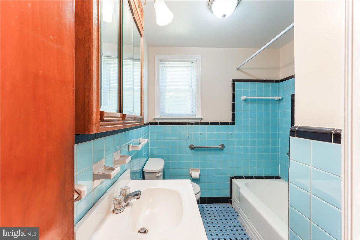 126 Fairfield Lane Wayne, PA 19087 - Photo 21 of 31 1st Floor Full Bath