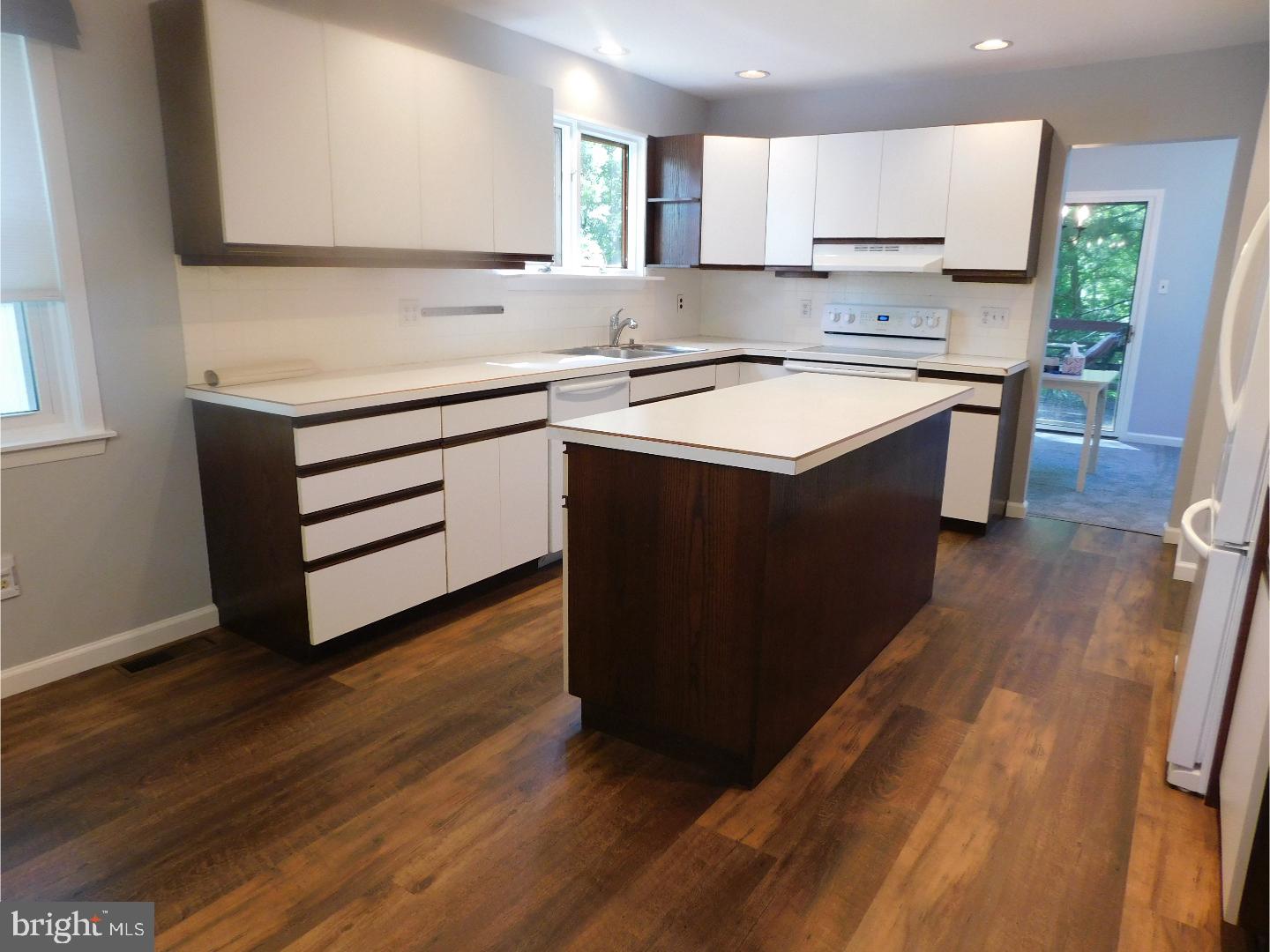 20 Far View Road Chalfont, PA 18914 - Photo 4 of 25 Kitchen