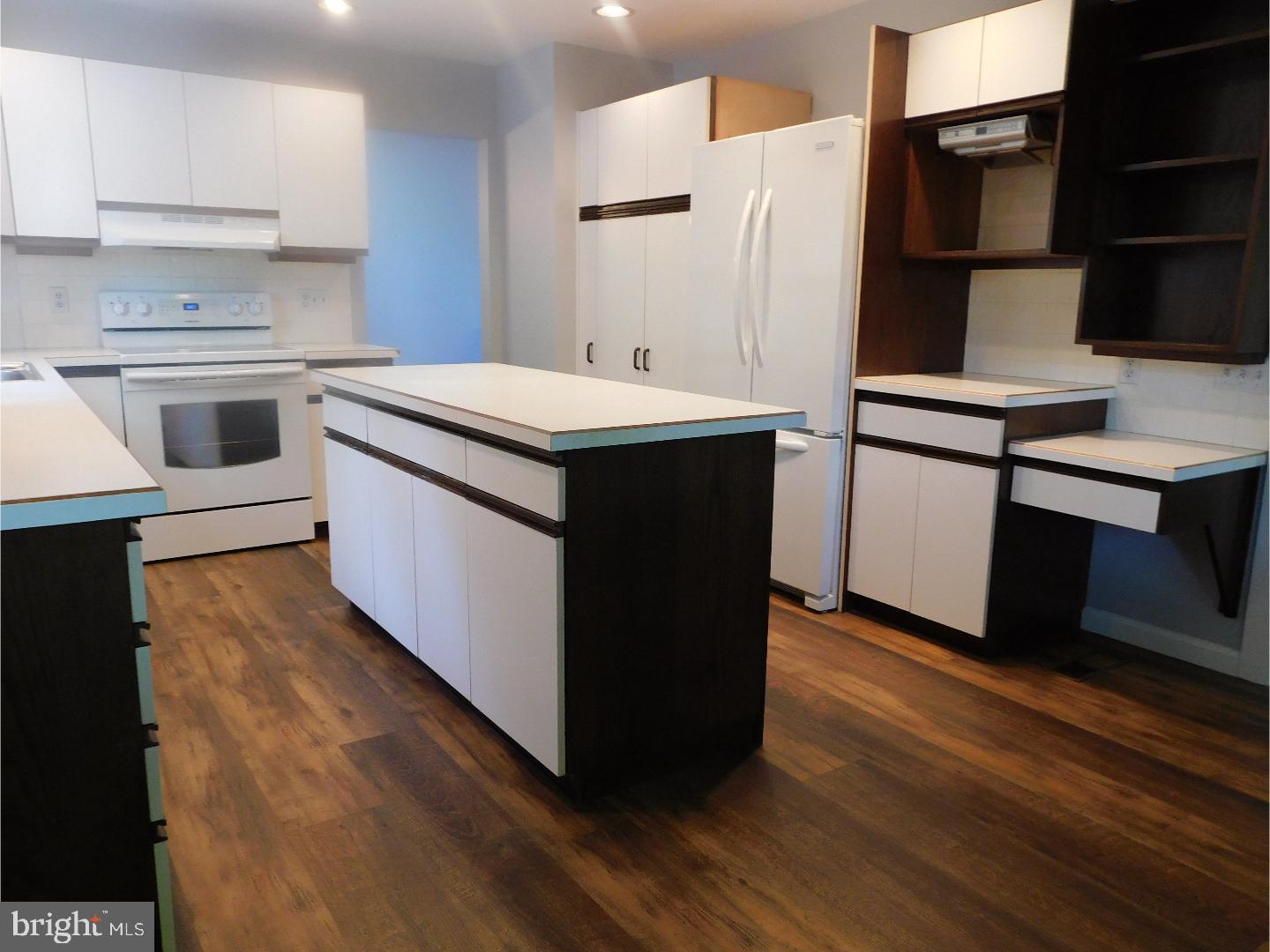 20 Far View Road Chalfont, PA 18914 - Photo 5 of 25 Kitchen