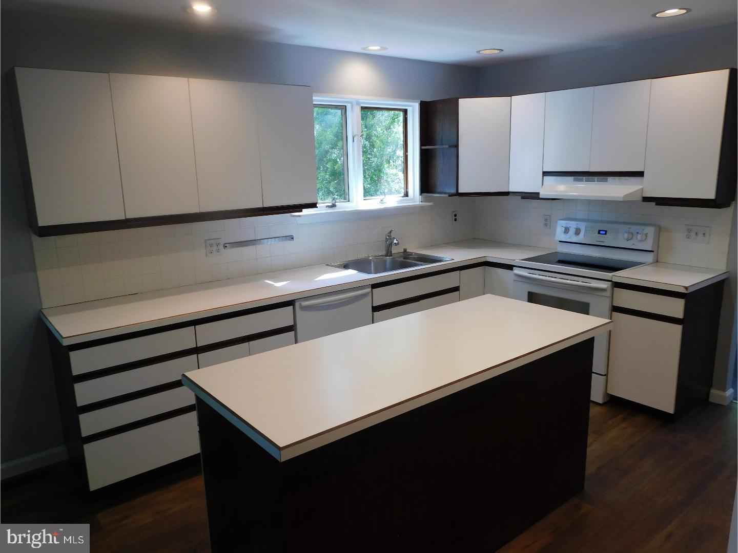 20 Far View Road Chalfont, PA 18914 - Photo 7 of 25 Kitchen