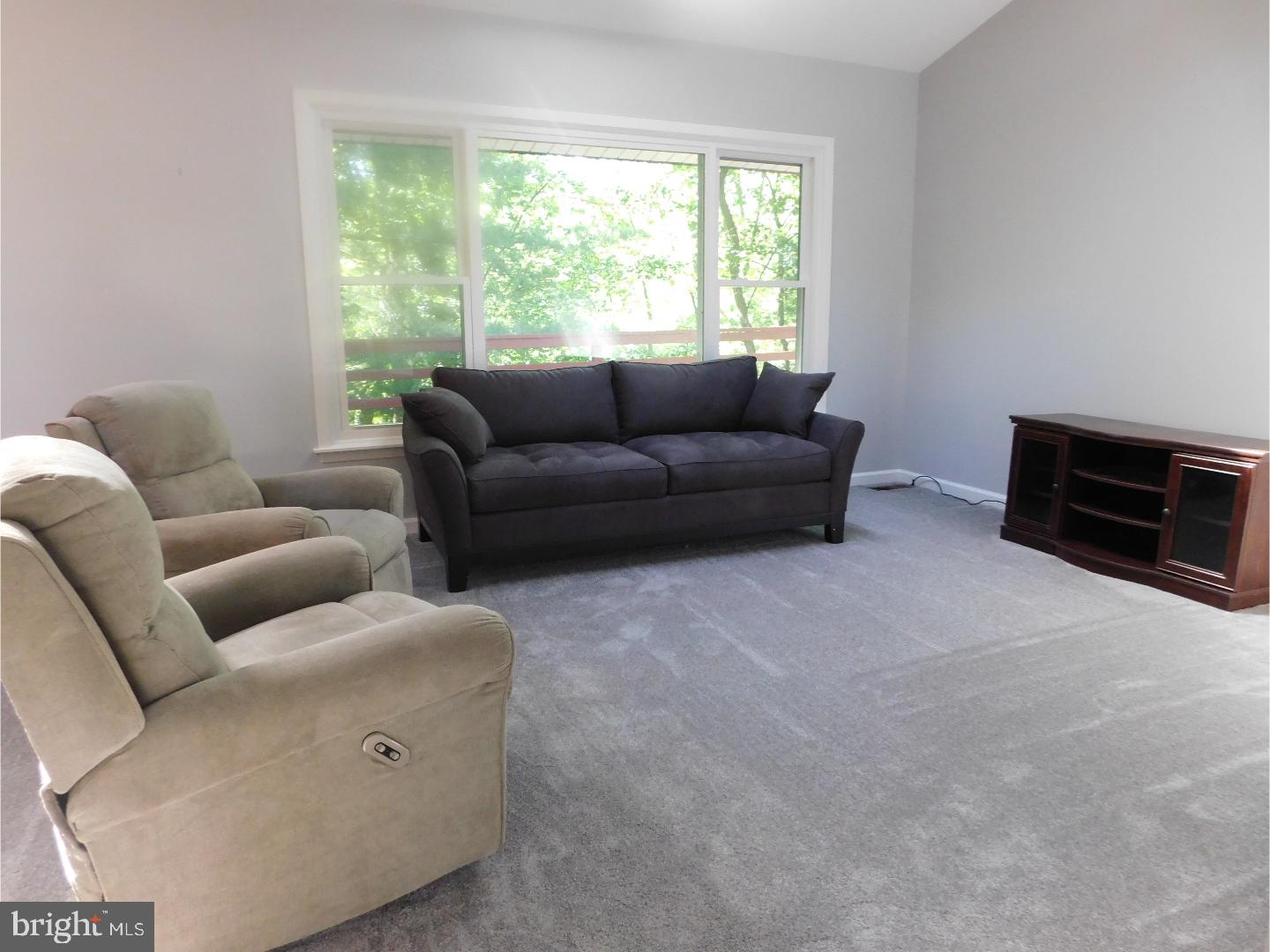 20 Far View Road Chalfont, PA 18914 - Photo 8 of 25 Living Room