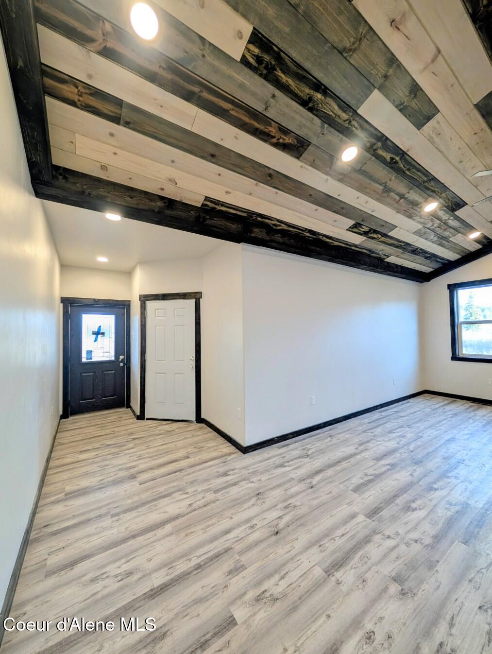 6856 Selkirk Street Bonners Ferry, ID 83805 - Photo 4 of 27 Quality as soon as you enter