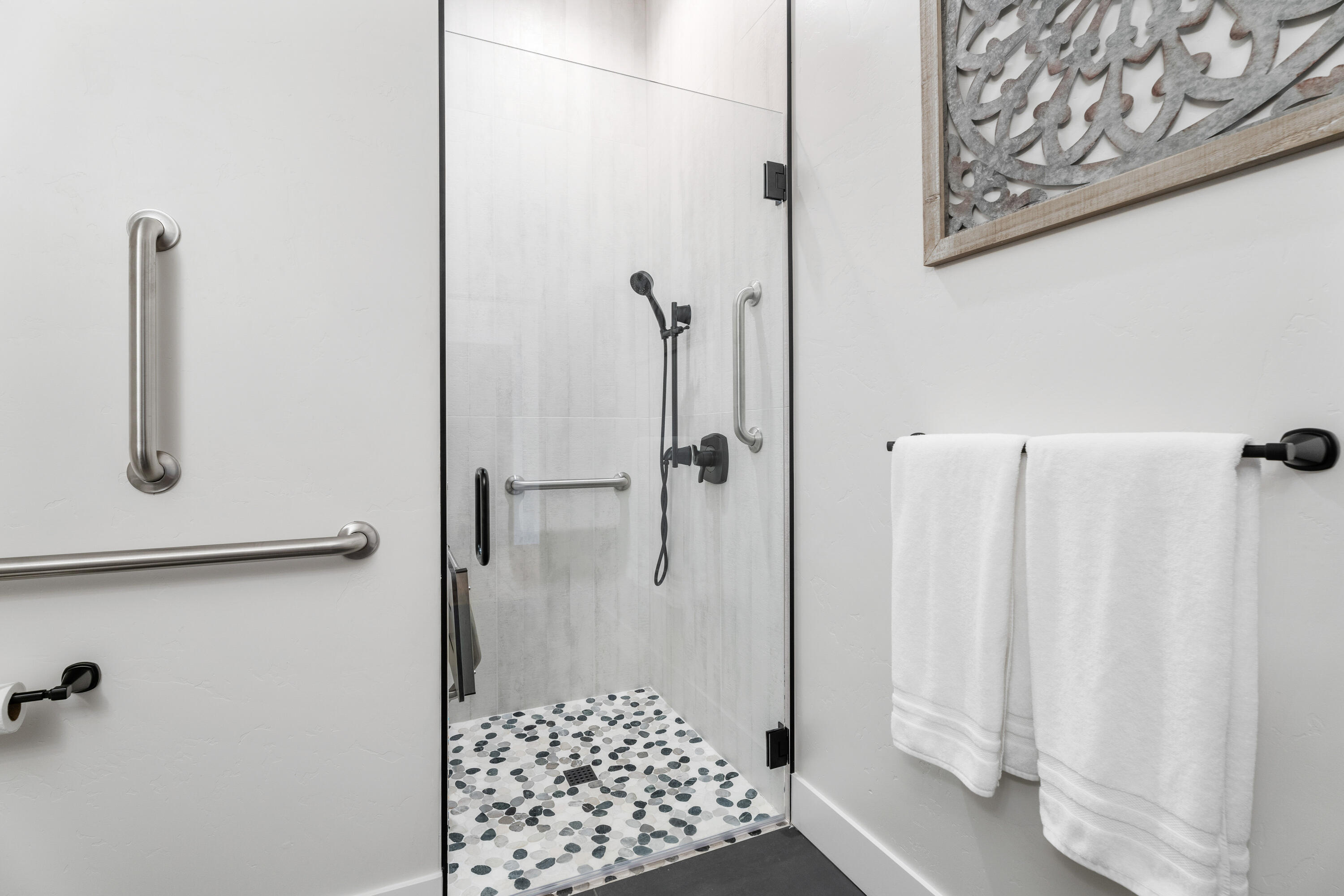 18160 Forestbrook Loop Bend, Unit 5 Bend, OR 97707 - Photo 29 of 37 Studio Bath
