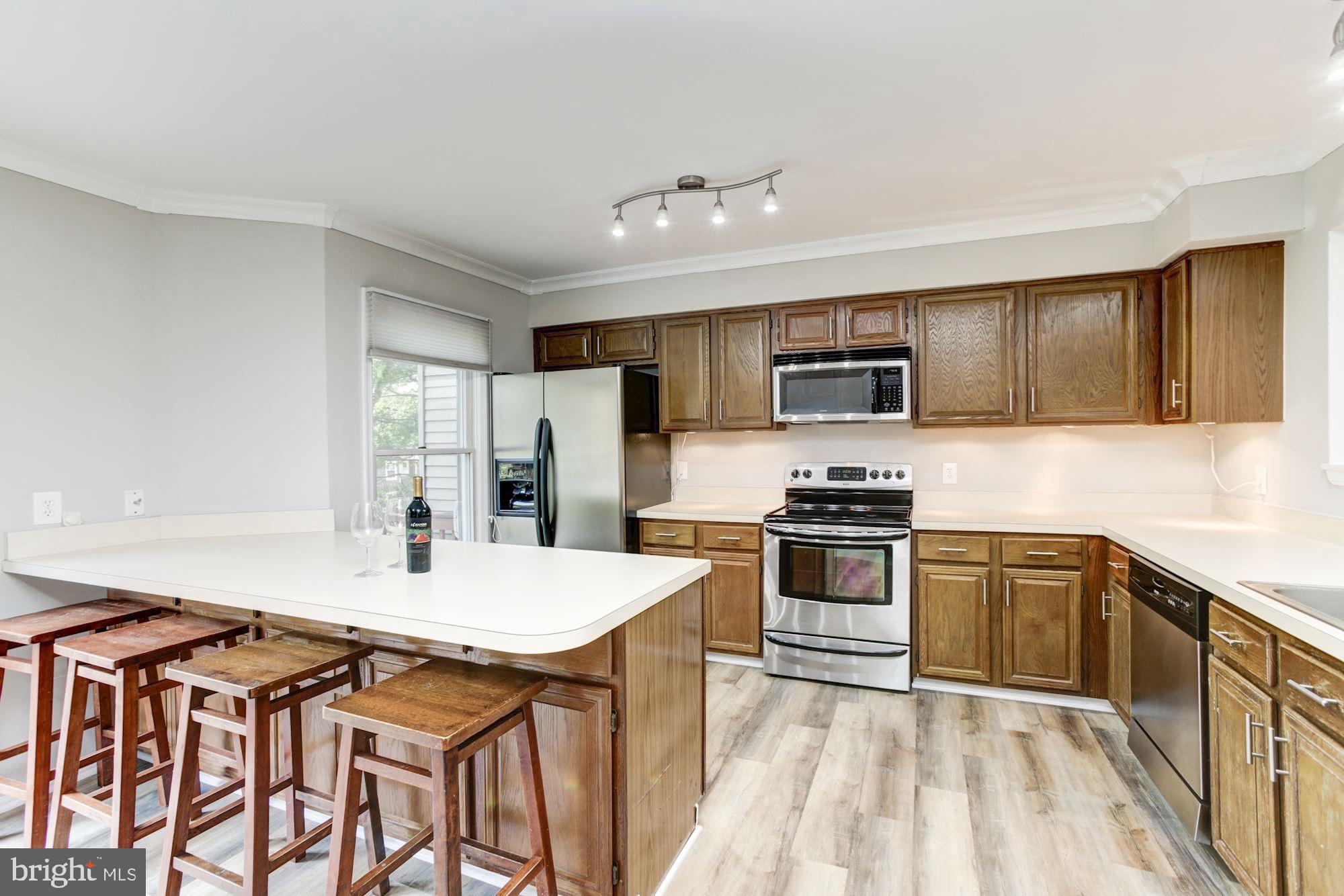 7531 Swan Point Way, Unit 192 Columbia, MD 21045 - Photo 11 of 35 Kitchen w/ SS appliances and eating area