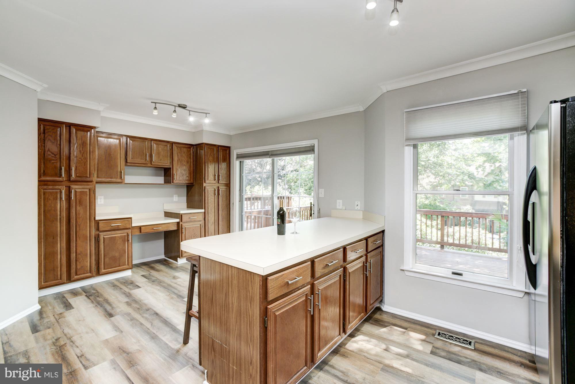 7531 Swan Point Way, Unit 192 Columbia, MD 21045 - Photo 13 of 35 Kitchen w/desk/buffet space and pantry!