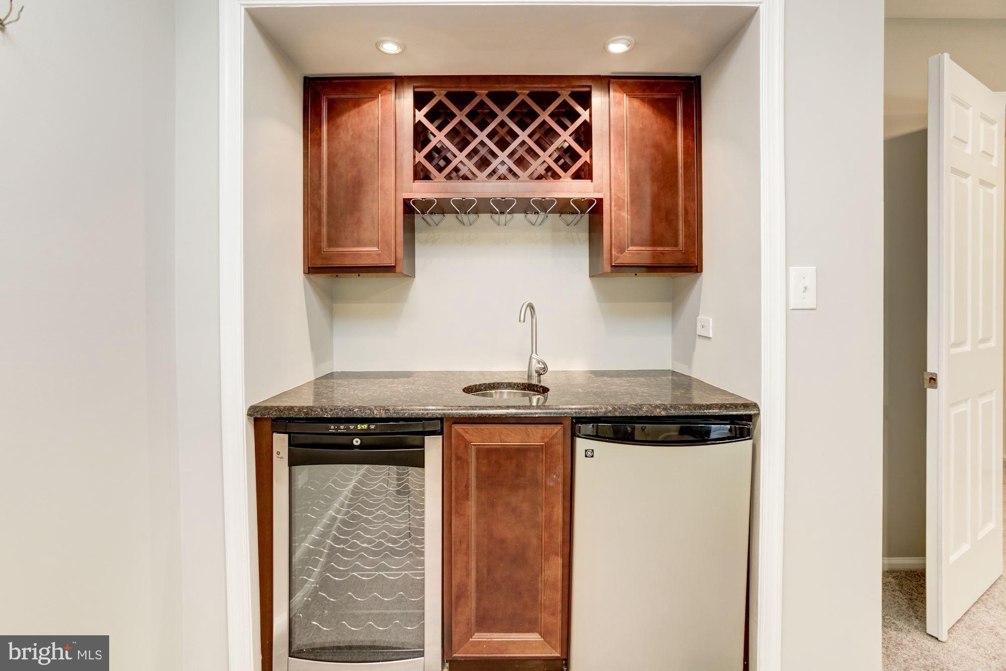 7531 Swan Point Way, Unit 192 Columbia, MD 21045 - Photo 25 of 35 Wet bar perfect for parties/gatherings