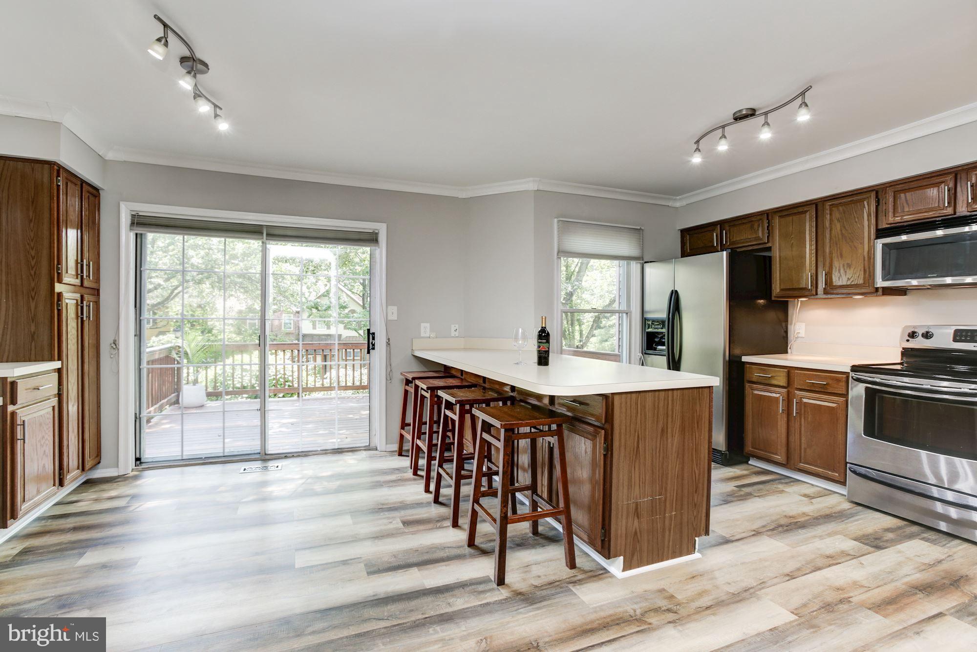 7531 Swan Point Way, Unit 192 Columbia, MD 21045 - Photo 10 of 35 Kitchen- for all your entertaining needs