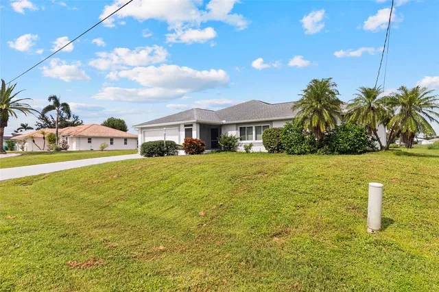 a view of a house with a yard