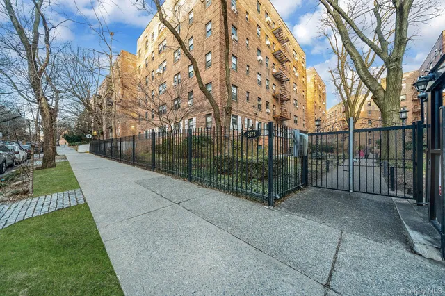 $315,000 | 83-75 118th Street, Unit 5A | Kew Gardens