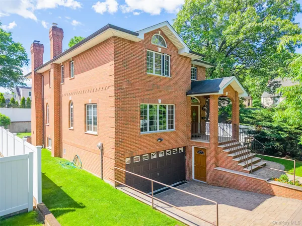 $1,880,000 | 246-12 Cambria Avenue | Little Neck