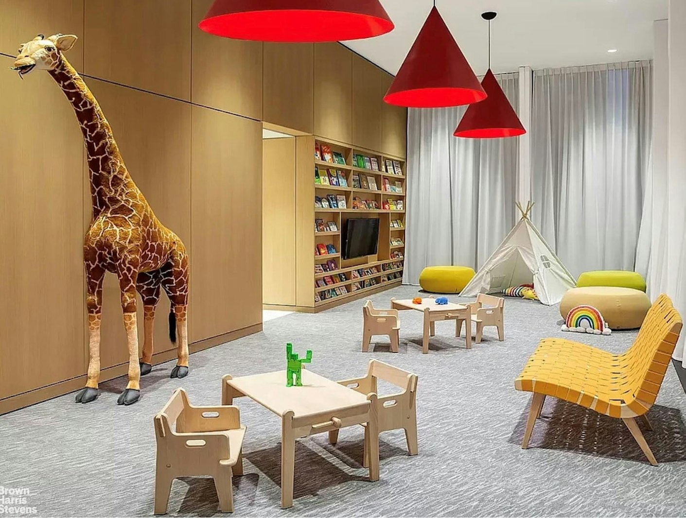 695 1st Avenue, Unit 28E Manhattan, NY 10016 - Photo 12 of 15 a living room with furniture and a potted plant