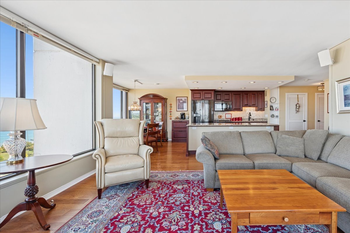 5455 North Sheridan Road, Unit 26122615 Chicago, IL 60640 - Photo 15 of 27 a living room with furniture and a rug
