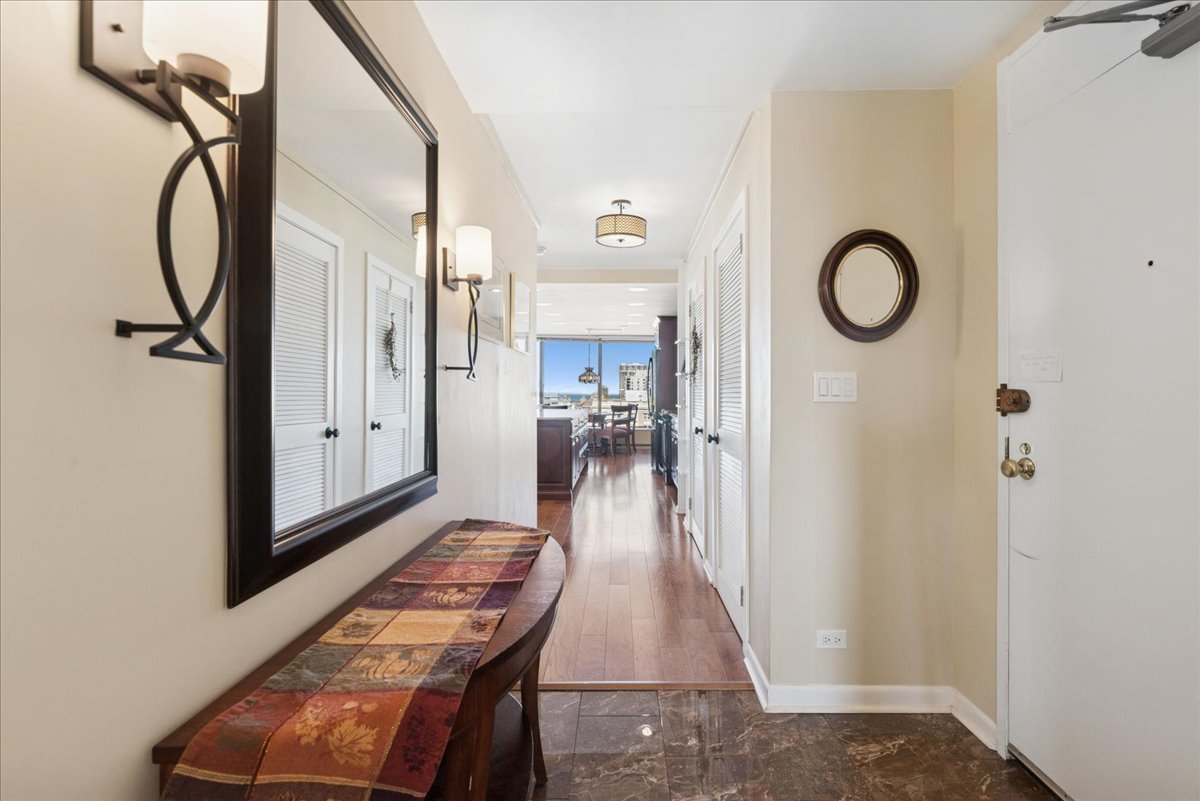 5455 North Sheridan Road, Unit 26122615 Chicago, IL 60640 - Photo 5 of 27 a view of a living room and bathroom
