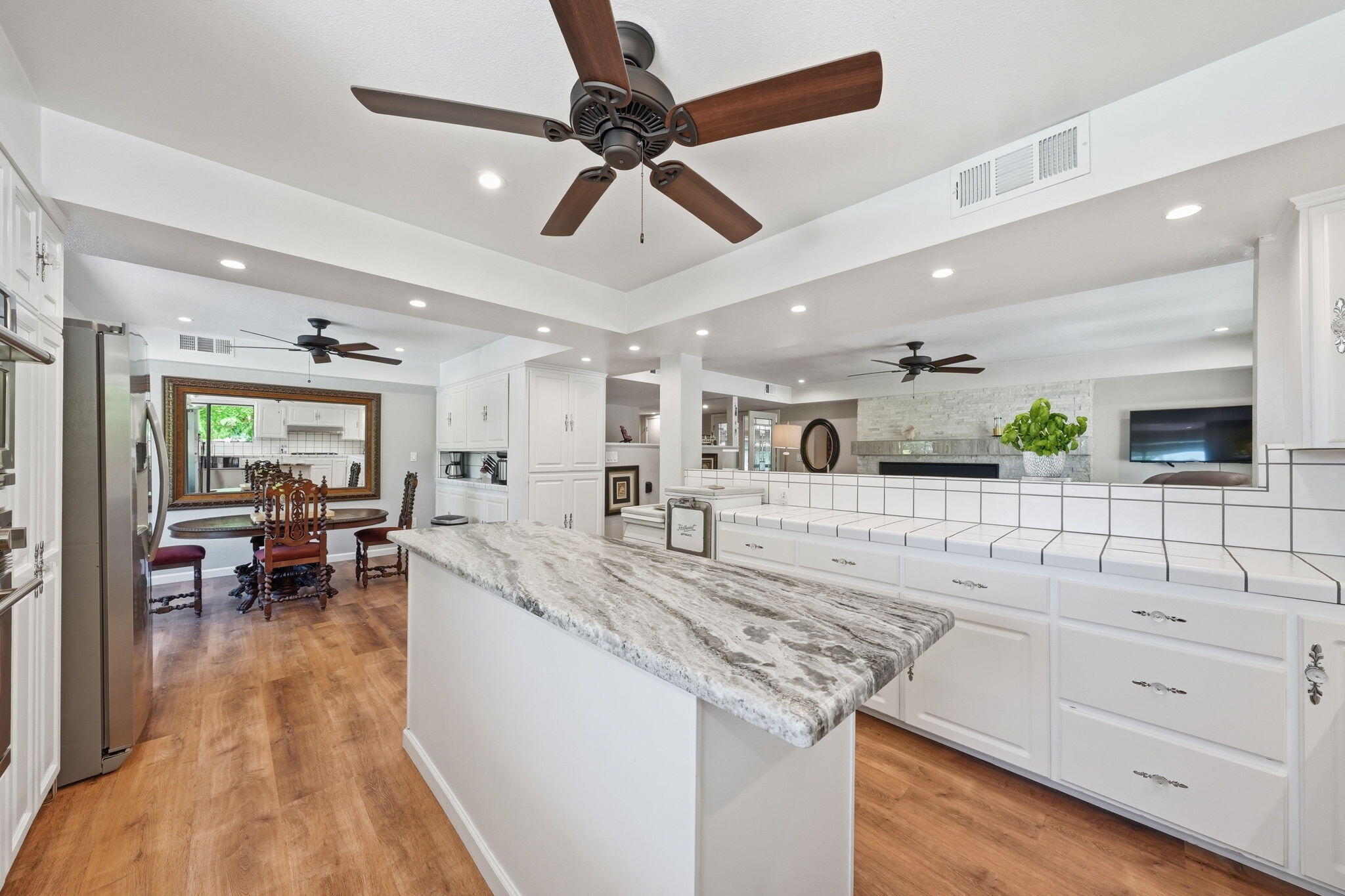 5521 Churn Creek Road Redding, CA 96002 - Photo 9 of 44 Kitchen
