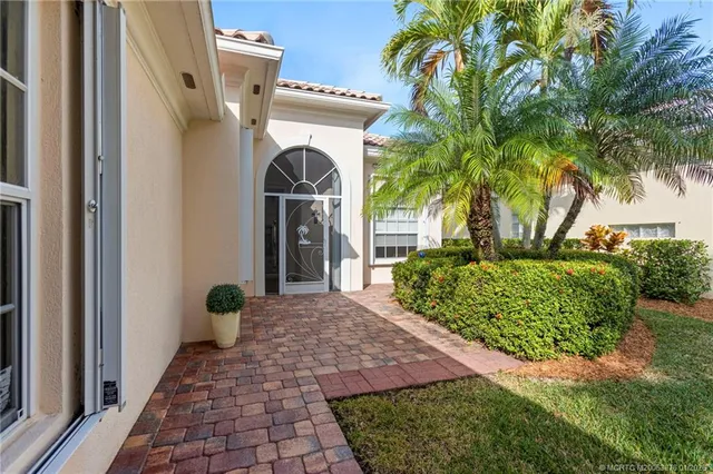 $549,000 | 9012 Southeast Eldorado Way, Hobe Sound, FL 33455