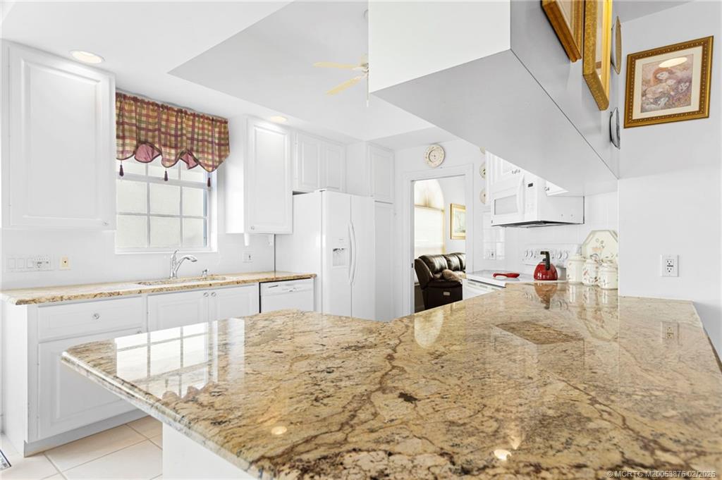 9012 Southeast Eldorado Way Hobe Sound, FL 33455 - Photo 9 of 25 Granite counter tops for breakfast bar.