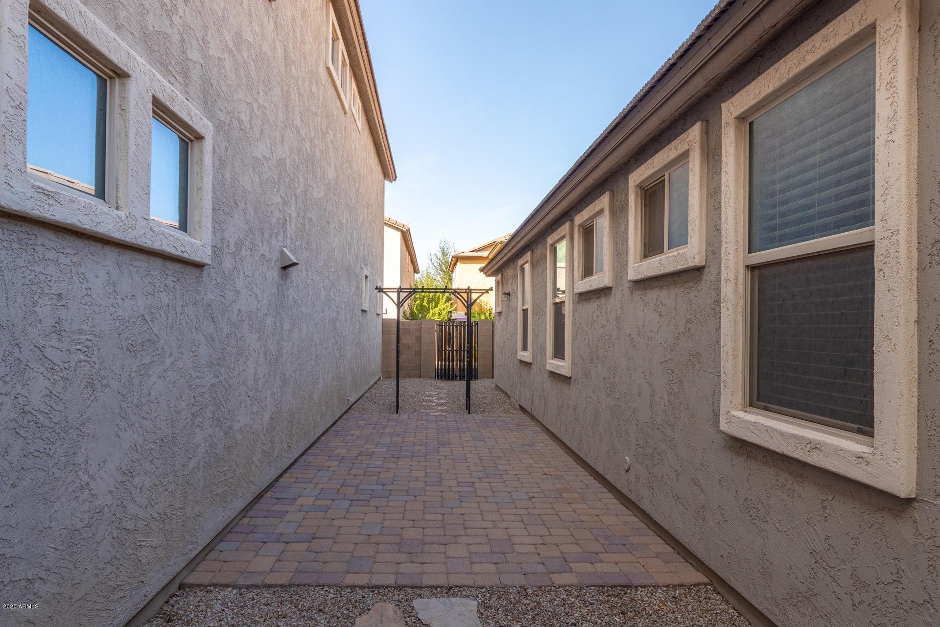 3492 East Sheffield Road Gilbert, AZ 85296 - Photo 6 of 25 Side Courtyard