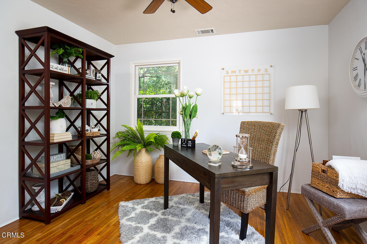 2766 Millicent Way Pasadena, CA 91107 - Photo 17 of 20 a living room with furniture and a potted plant