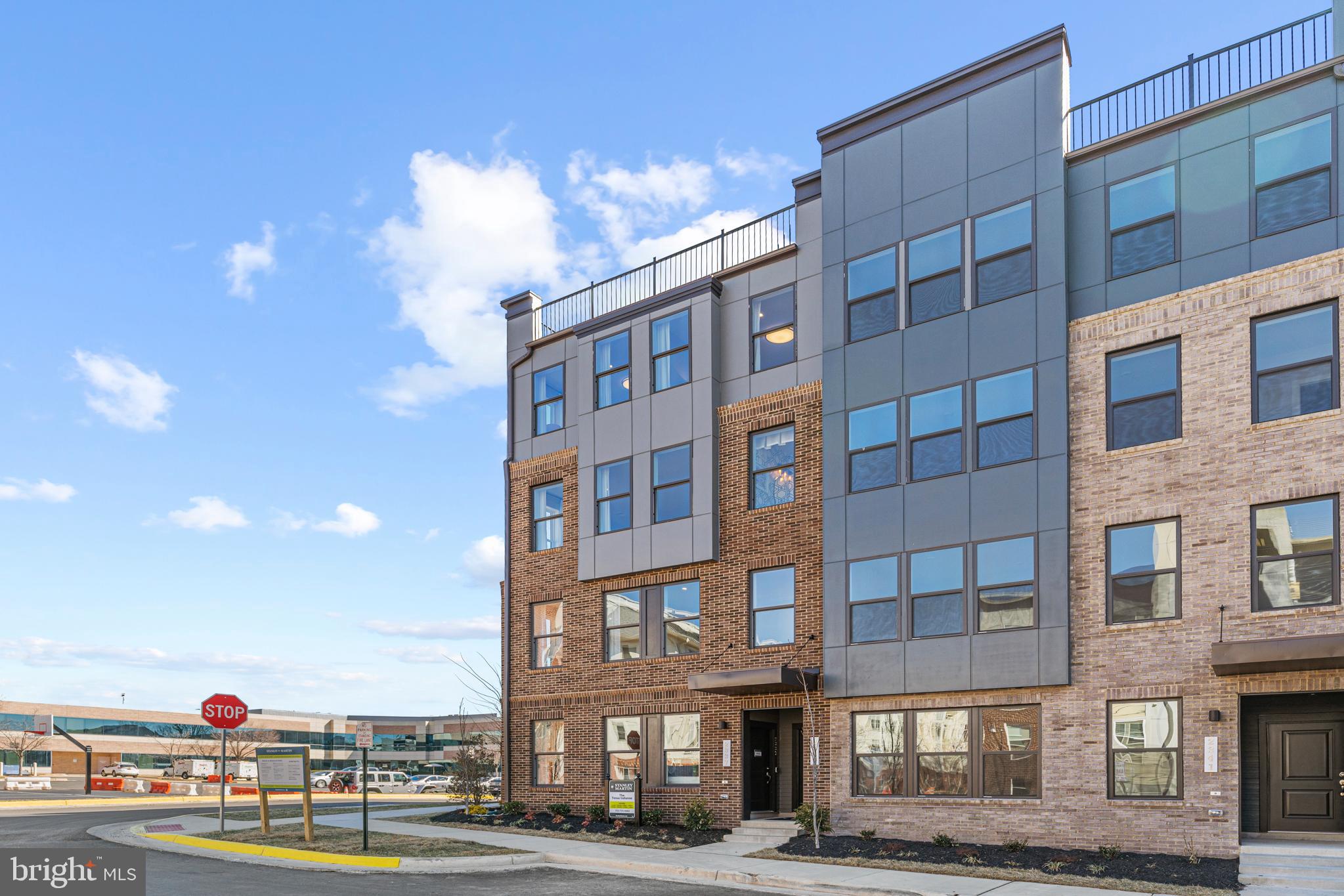 2337 Liberty Loop Herndon, VA 20171 - Photo 3 of 39