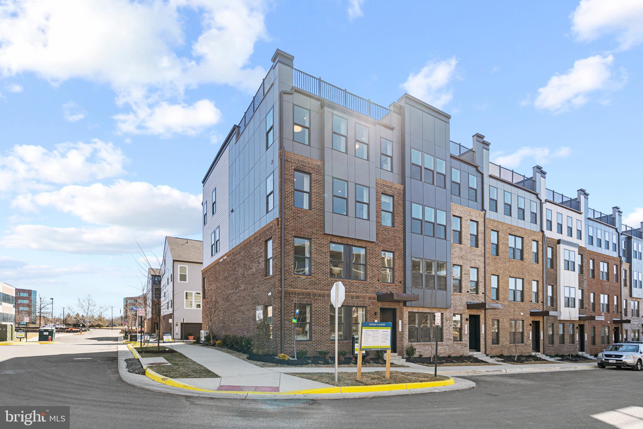 2337 Liberty Loop Herndon, VA 20171 - Photo 4 of 39