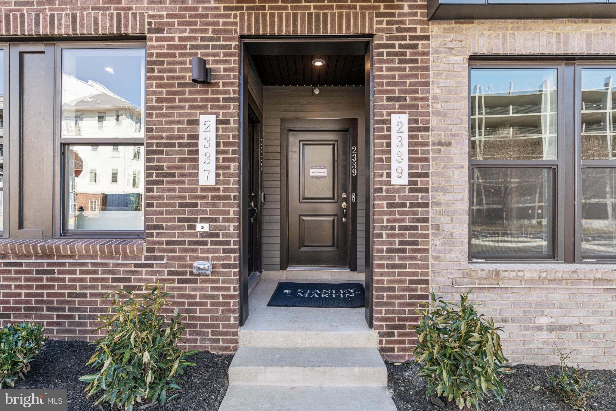 2337 Liberty Loop Herndon, VA 20171 - Photo 5 of 39