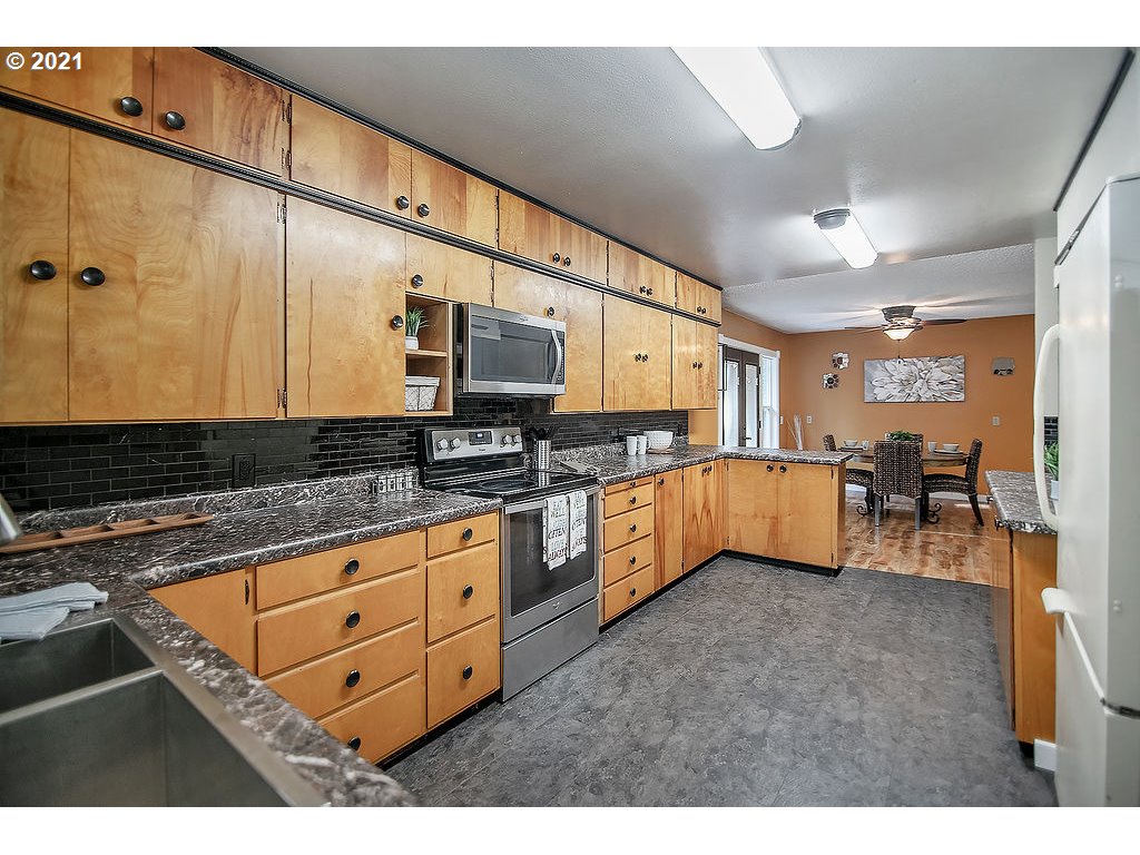 103 Studebaker Road Castle Rock, WA 98611 - Photo 9 of 32