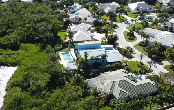 $1,990,000 | 8902 Southeast Marina Bay Drive, Hobe Sound, FL 33455