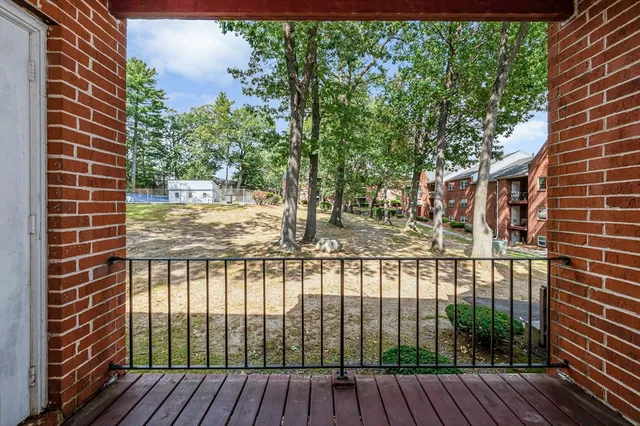 $2,200 | 3 Louisburg Square, Unit 8, Nashua, NH 03060