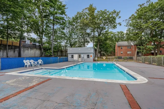 $2,200 | 3 Louisburg Square, Unit 8, Nashua, NH 03060