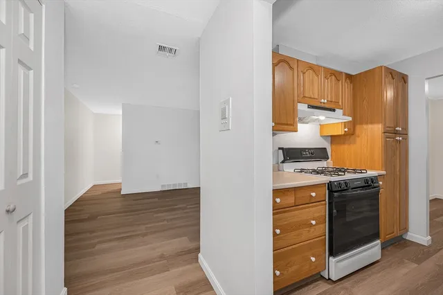 $2,200 | 3 Louisburg Square, Unit 8, Nashua, NH 03060