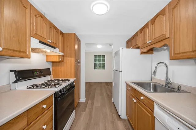 $2,200 | 3 Louisburg Square, Unit 8, Nashua, NH 03060