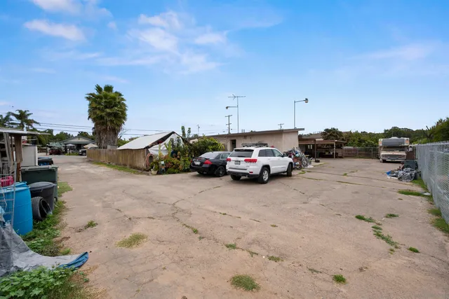 a view of a pathway with a yard