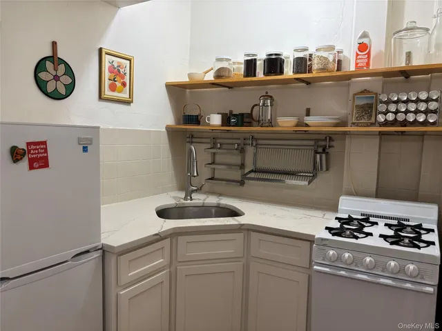 $289,000 | 39-20 52nd Street, Unit 5E | Woodside