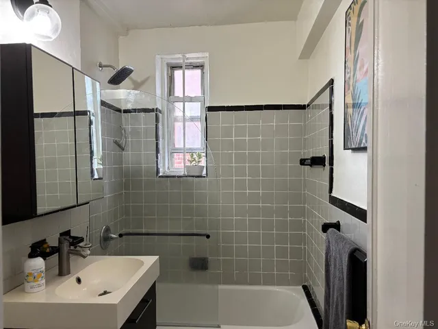 $289,000 | 39-20 52nd Street, Unit 5E | Woodside