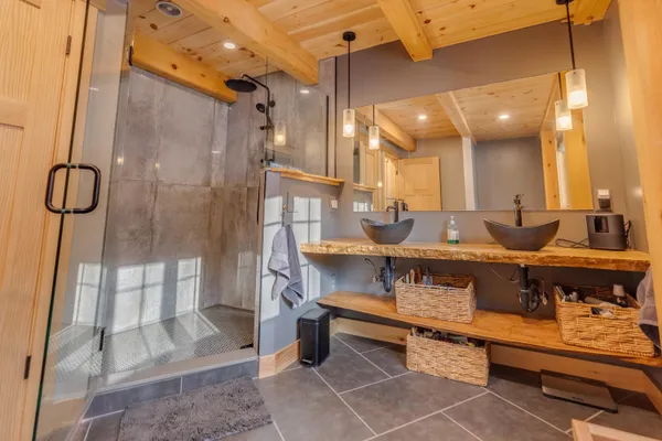 $1,649,000 | 365 Tunnel Stream Road, Benton, NH 03785