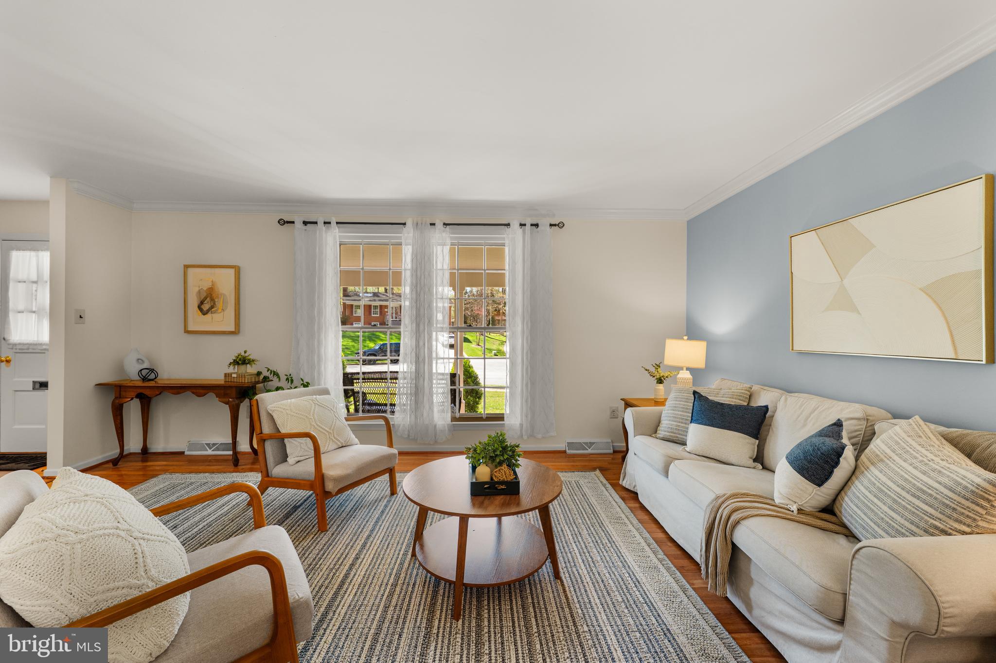 6703 Norview Court Springfield, VA 22152 - Photo 14 of 49 Living Room