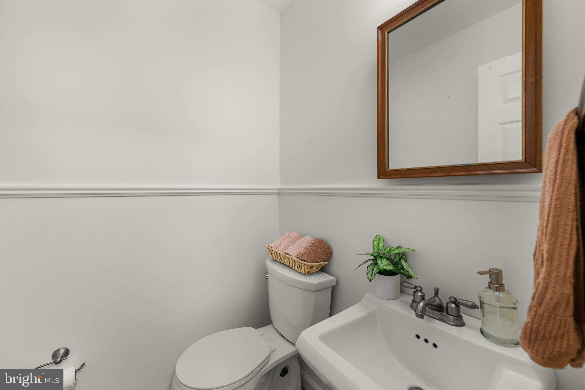 6703 Norview Court Springfield, VA 22152 - Photo 20 of 49 Main Level Half Bathroom