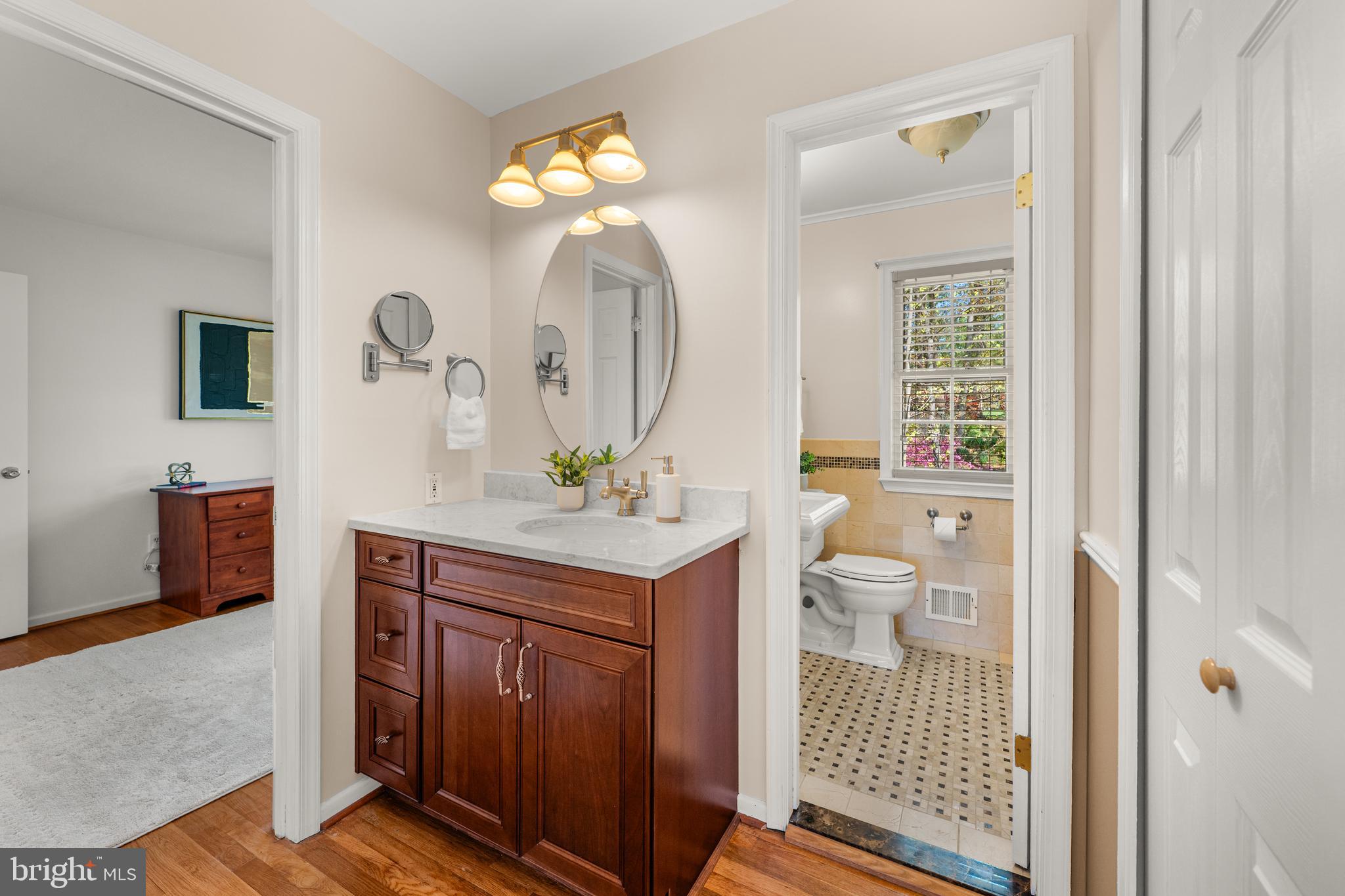 6703 Norview Court Springfield, VA 22152 - Photo 25 of 49 Primary En Suite