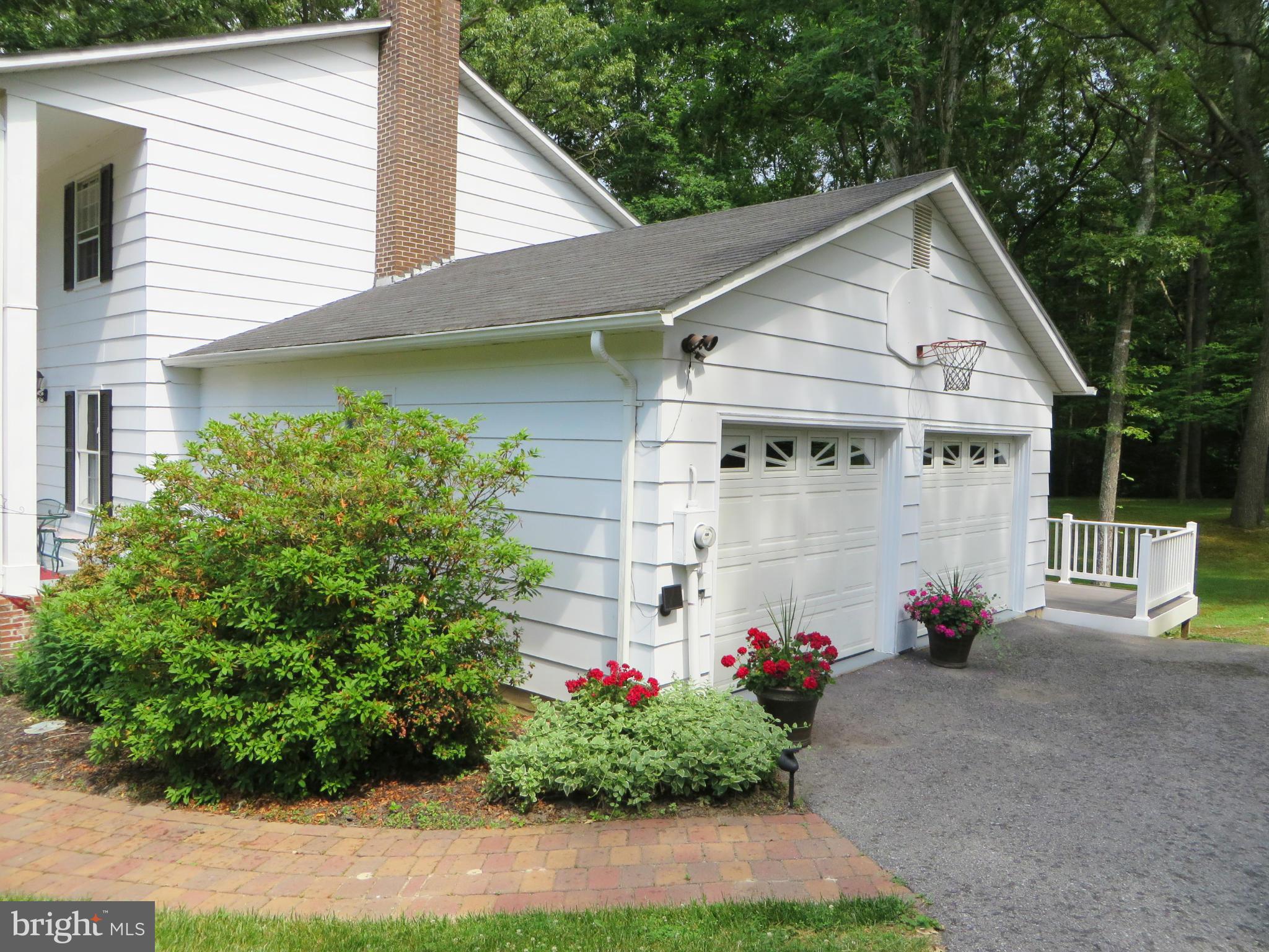25085 Morgan Road Hollywood, MD 20636 - Photo 22 of 29 Huge side-load garage