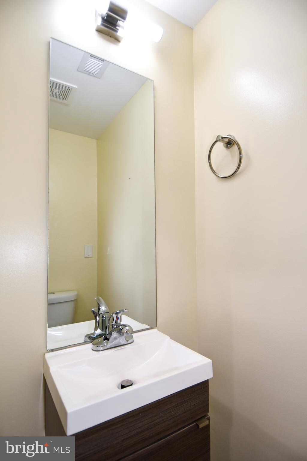 1040 Bladensburg Road Northeast, Unit 0B Washington, DC 20002 - Photo 9 of 21 Half bath