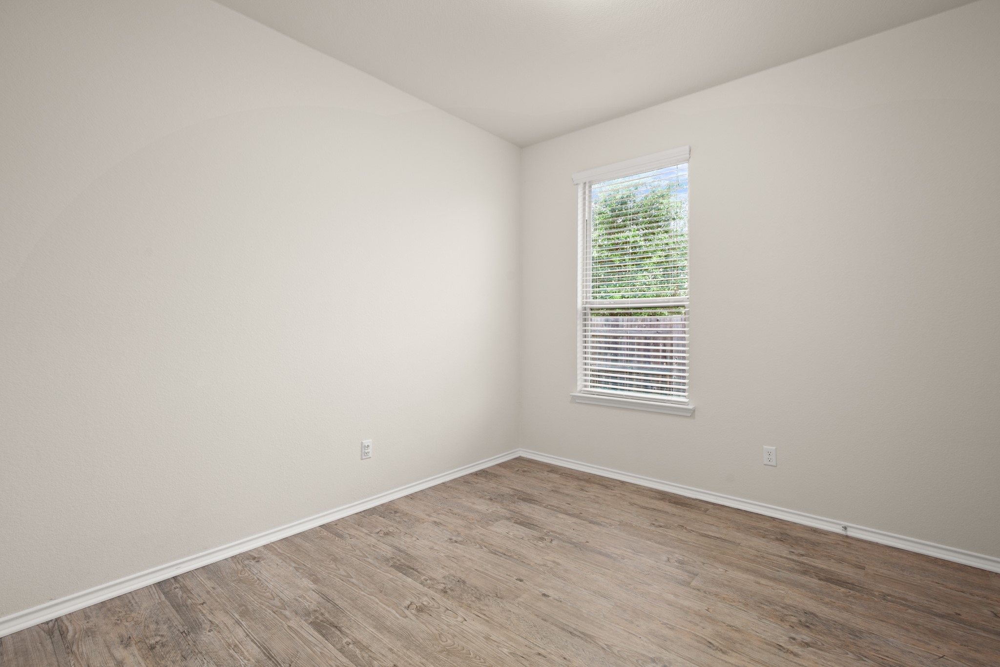 380 Bonnet Boulevard Georgetown, TX 78628 - Photo 20 of 26 an empty room with wooden floor and windows