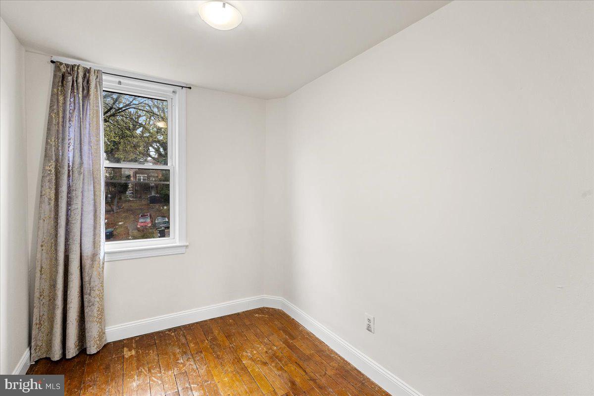 4027 D Street Southeast Washington, DC 20019 - Photo 18 of 32 an empty room with a window