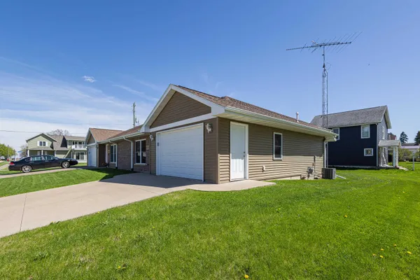 $199,900 | 302 East Clay Street, Cuba City, WI 53807