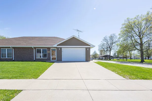 $199,900 | 302 East Clay Street, Cuba City, WI 53807