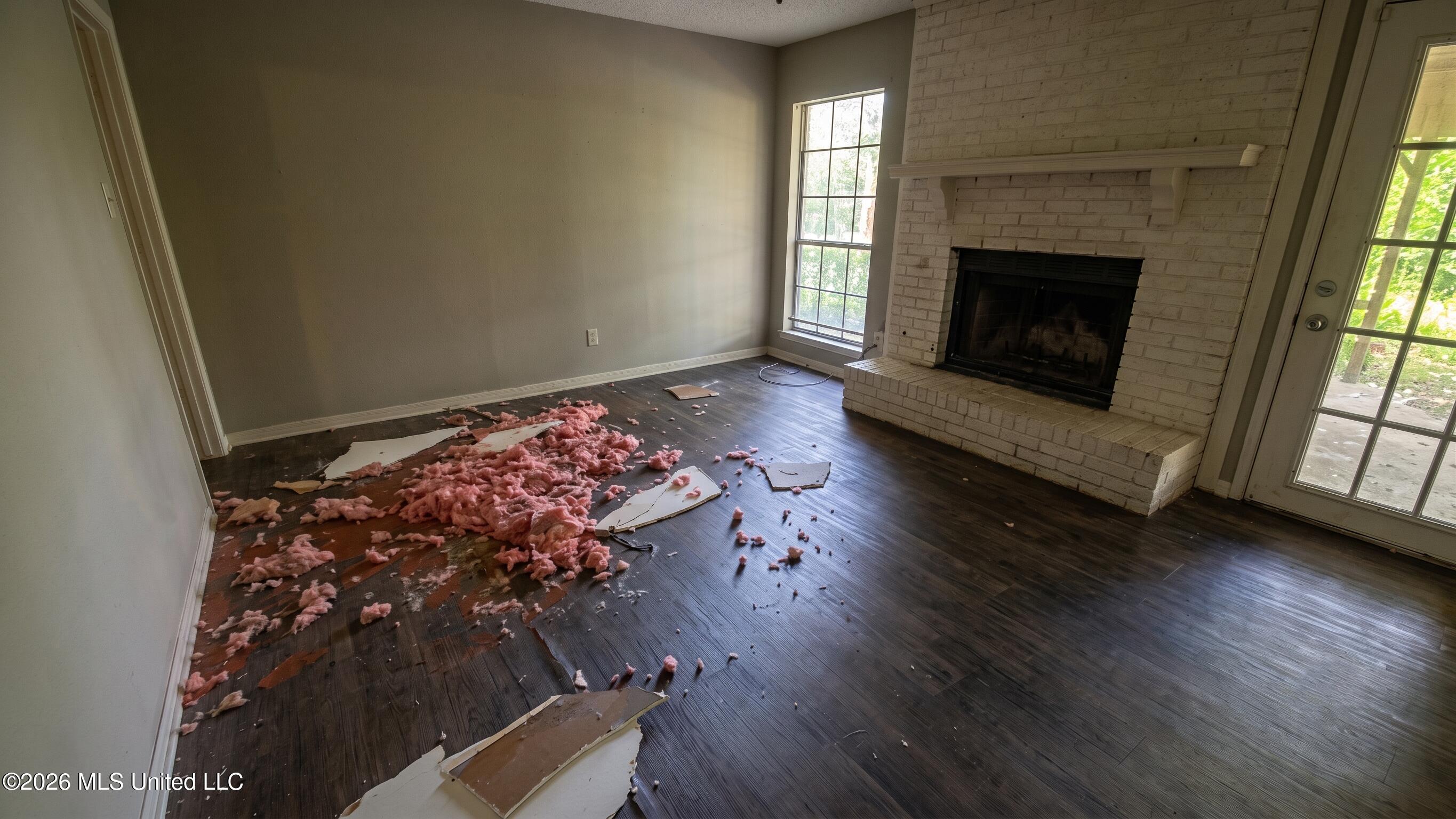 1886 Smallwood Street Jackson, MS 39212 - Photo 3 of 11 3 (Living Room)