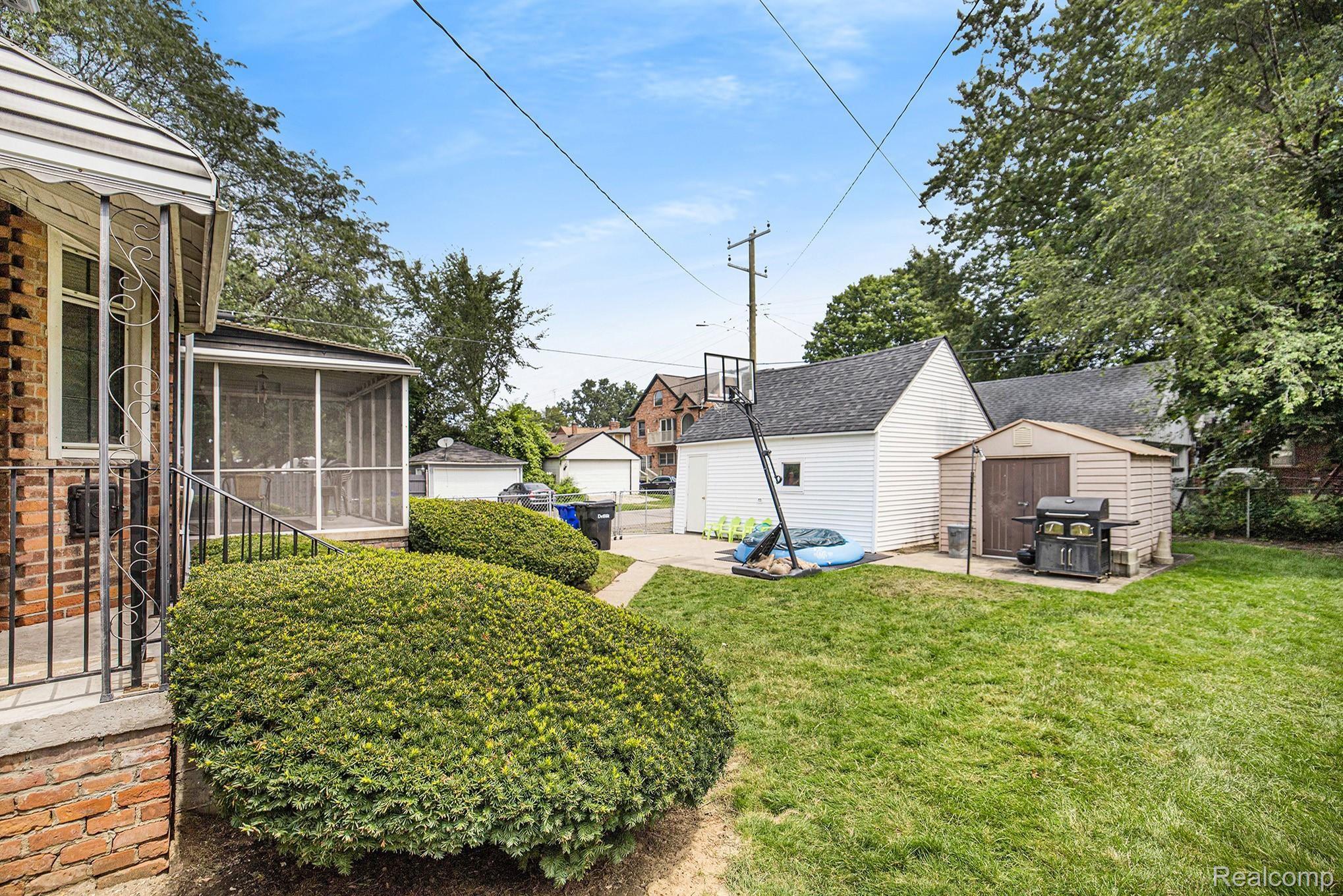 16780 Edinborough Road Detroit, MI 48219 - Photo 35 of 36 IMG_5049.jpg
