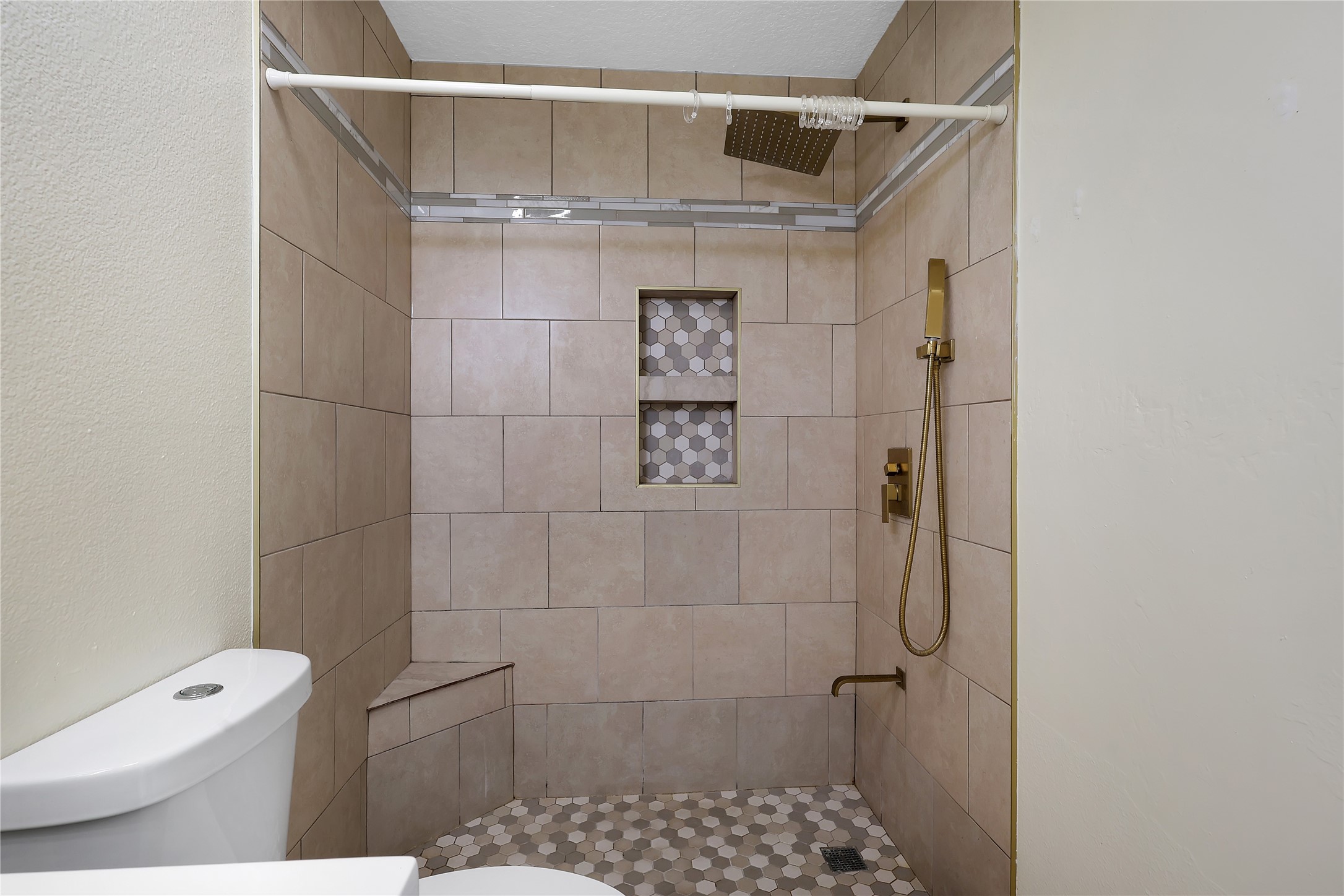 1117 Willersley Lane Channelview, TX 77530 - Photo 12 of 27 a bathroom with a shower and toilet