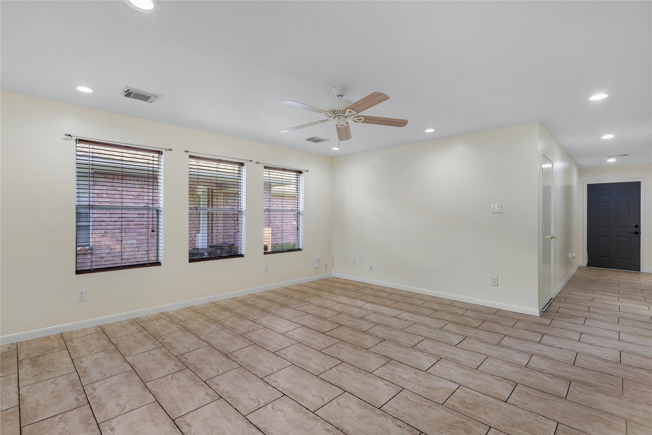 1117 Willersley Lane Channelview, TX 77530 - Photo 14 of 27 an empty room with windows and closet