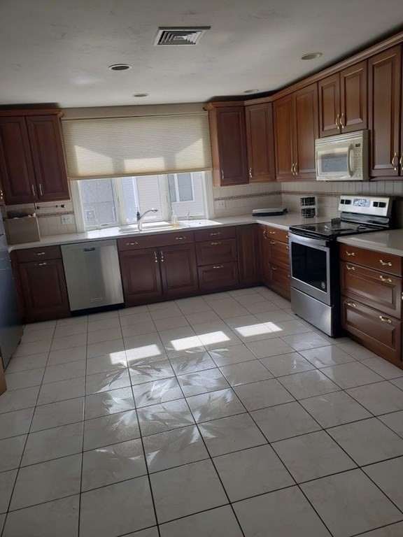 16 Houghton Street, Unit 2 Worcester, MA 01604 - Photo 4 of 33